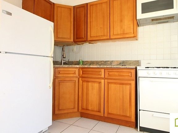 2nd image of 120 Leonard St #4A