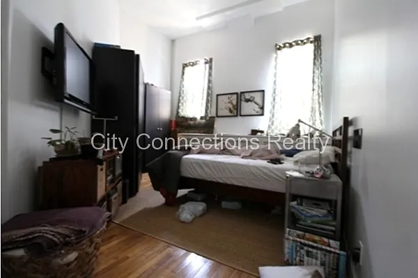 Rented by City Connections Realty | media 1