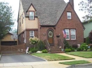 6 Troy Pl, Merrick, NY 11566