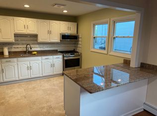 28 Park Ave, Lawrence, NY 11559