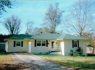 246 Hilltop Ln, Toccoa, GA 30577