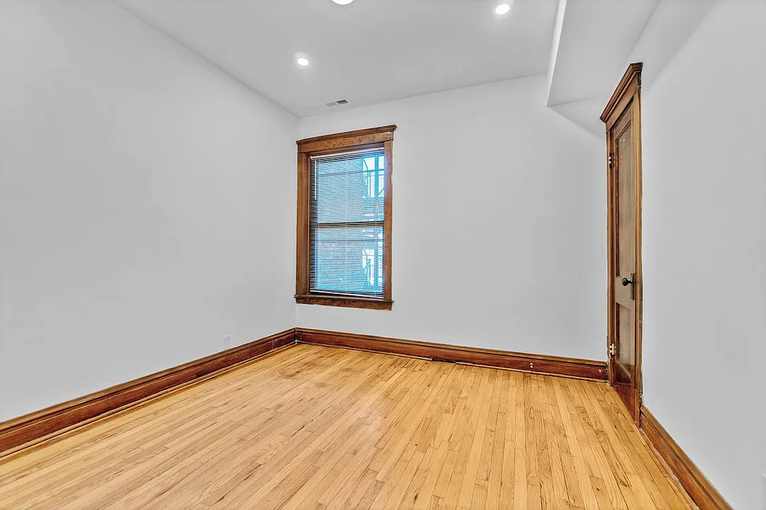 5 bed, 1444 sqft, $5,095 — Photo 2