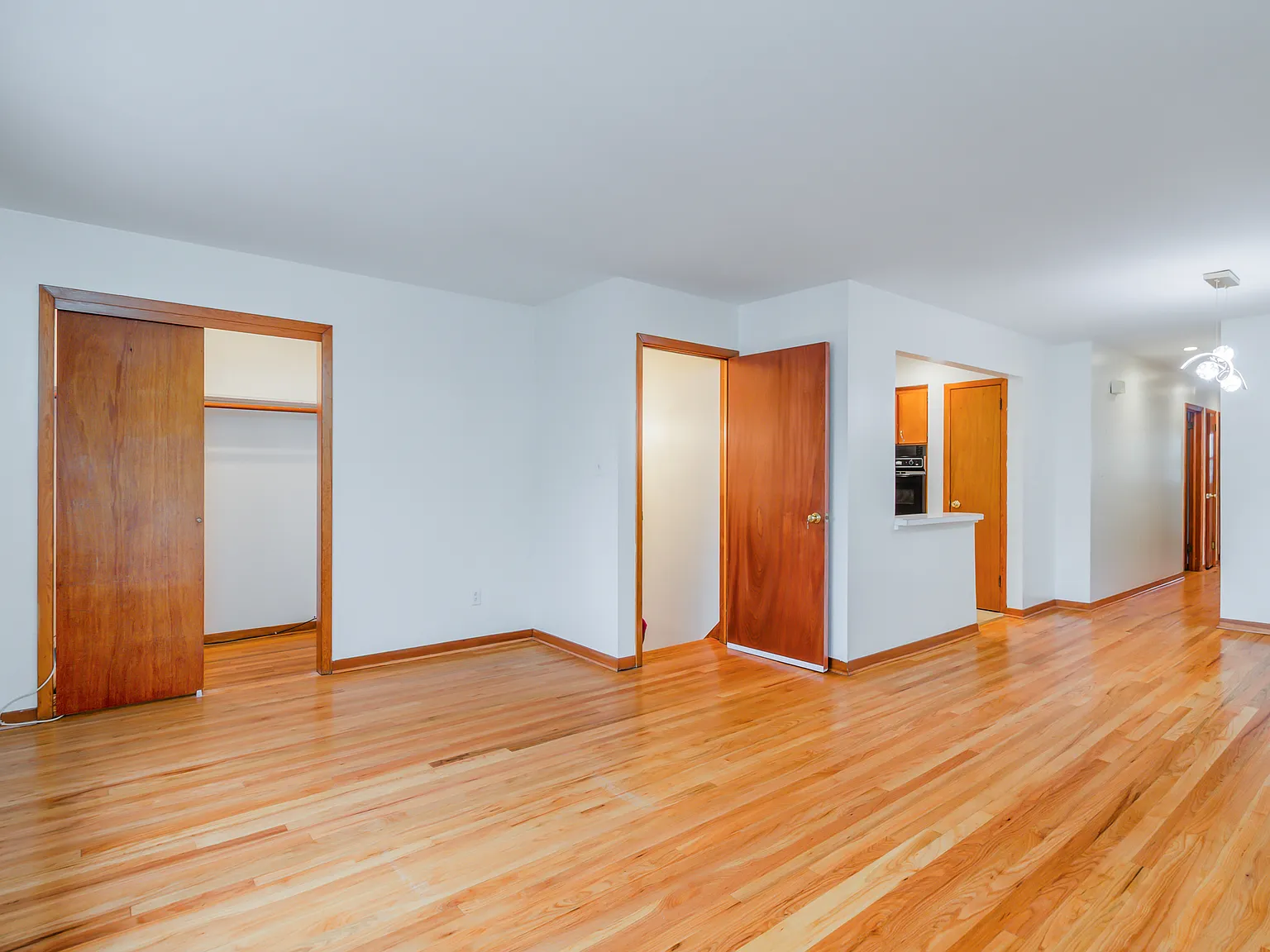 3 bed, 1200 sqft, $2,300 — Photo 2