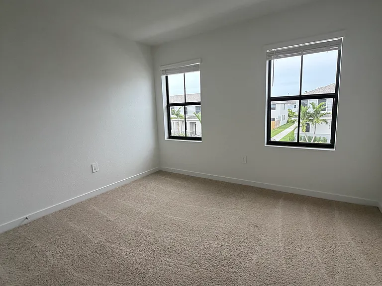 1432 NE 4th Ave — Photo 10