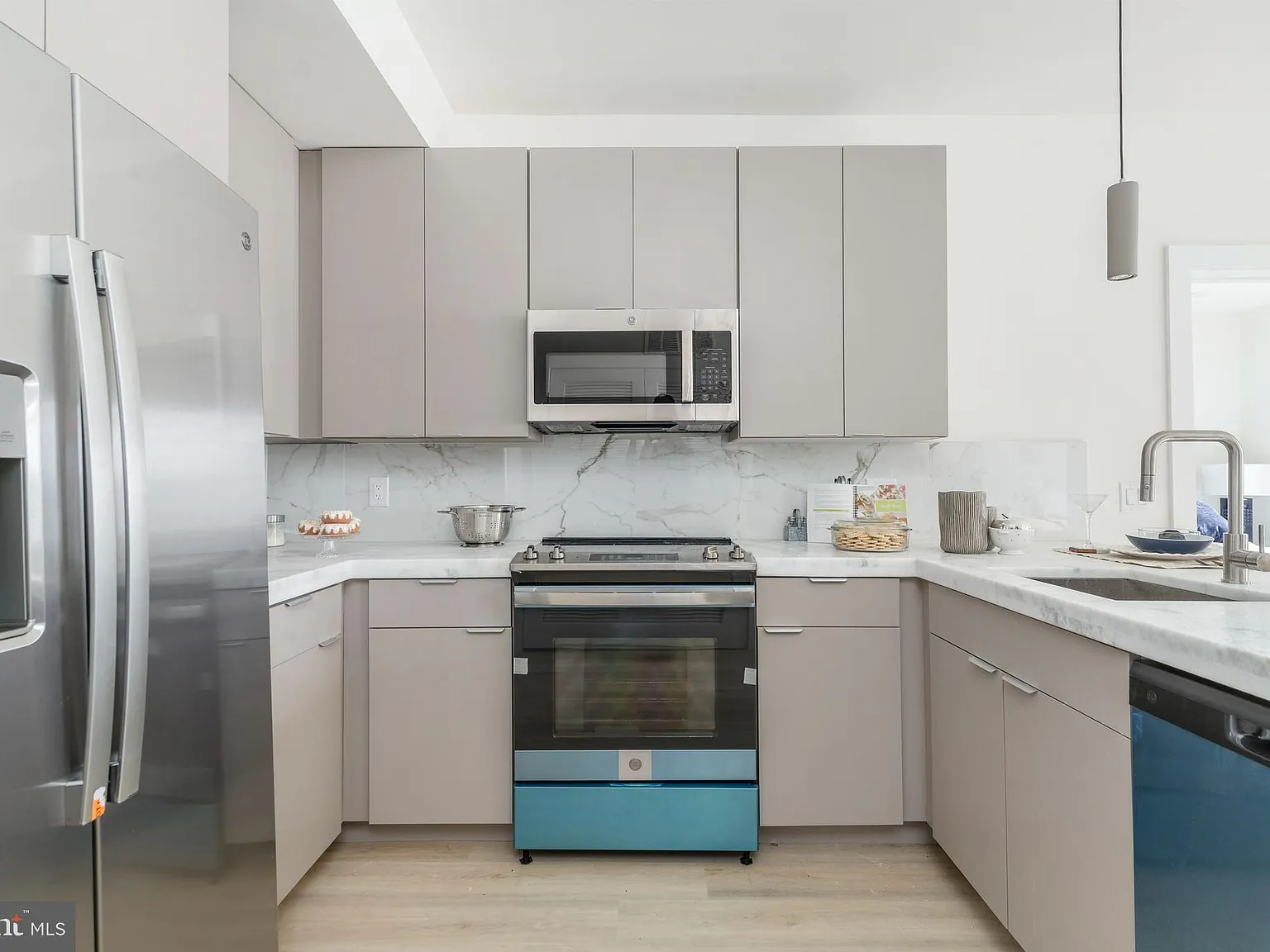 2 bed, 839 sqft, $1,799 — Photo 4
