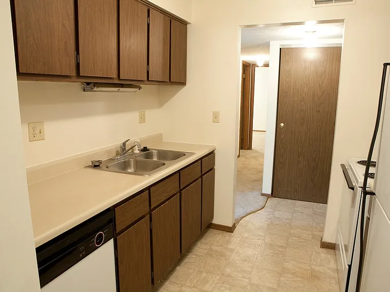 Old Orchard Trace Apartments — Photo 7