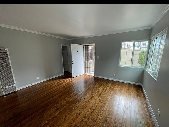 3rd image of 330 Glyndon Ave #1
