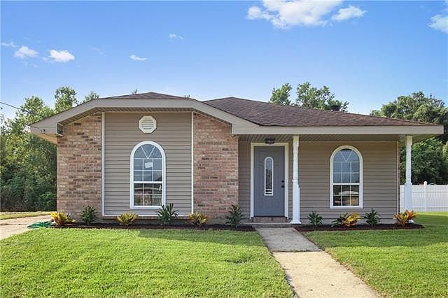 1st image of 297 Pioneer Dr