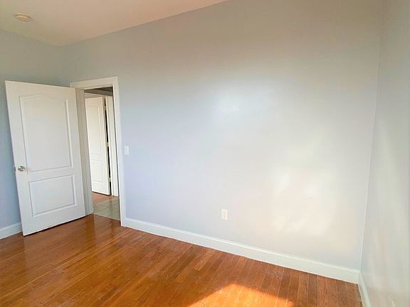 5th image of 401 6th St APT 9
