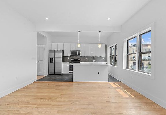 3rd image of 3018 35th St #2