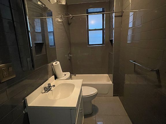 3rd image of 634 W 135th St APT 36