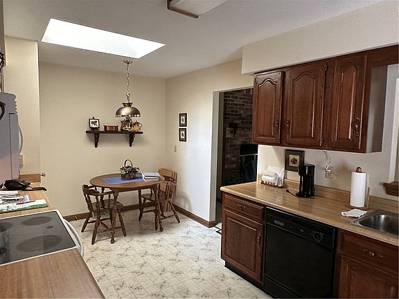 4th image of 3916 Greenway Dr #13