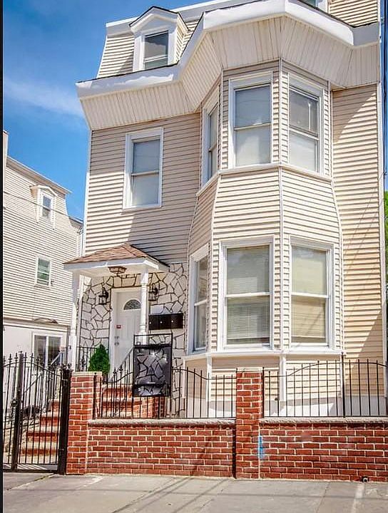 1st image of 51 Wakeman Ave #1