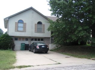 1204 NE Hunters Rd, Blue Springs, MO 64014