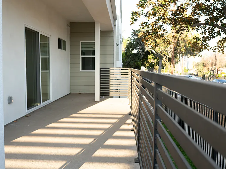 1200 N Hobart Blvd — Photo 14