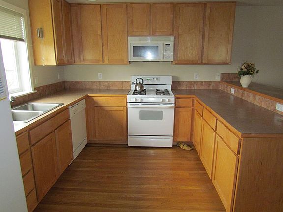 4th image of 12330B 14th Ave NE