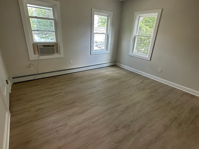 186 Bridgham St #2 — Photo 10