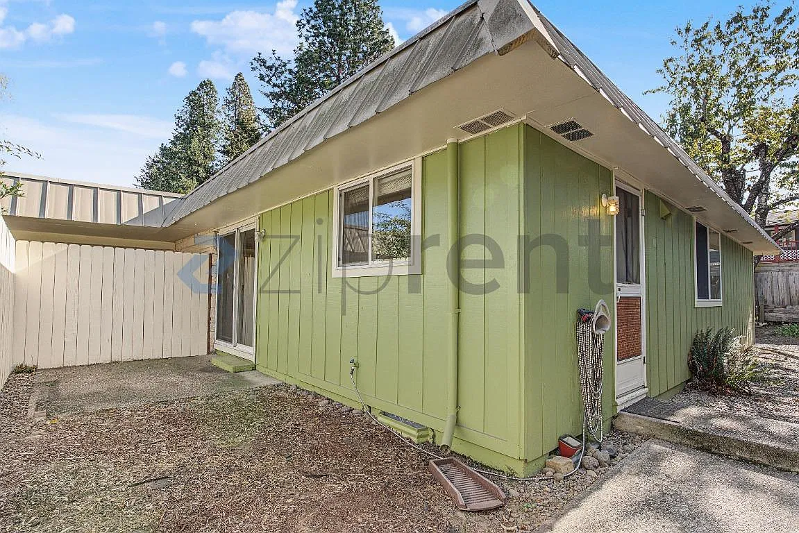 3 bed, 1300 sqft, $2,450 — Photo 4