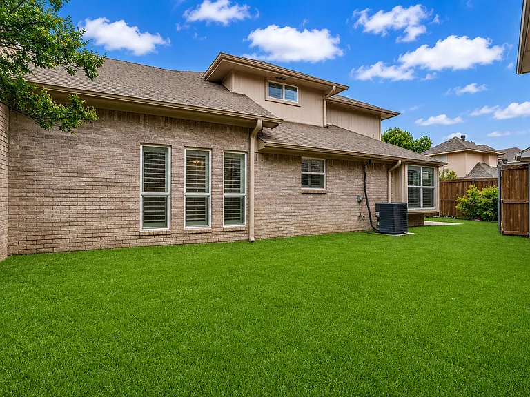524 Raintree Cir — Photo 24