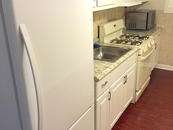 2nd image of 1232 Manor Ave