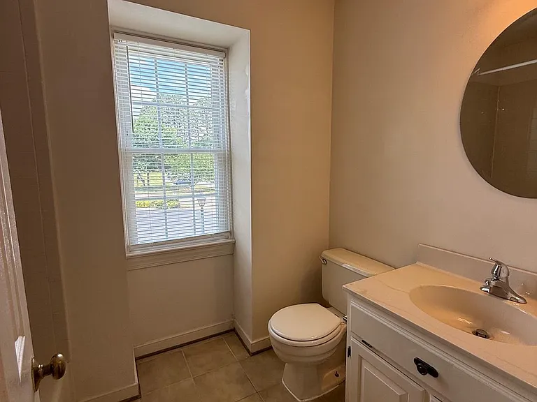 1446 Kenmore Ave — Photo 12
