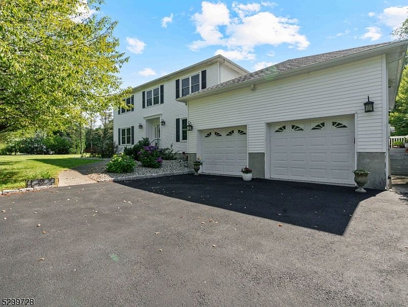 1st image of 7 Southfield Dr