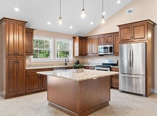 1836 Iris Ln, Navarre, FL 32566