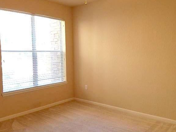3rd image of 8539 GATE Parkway #9102