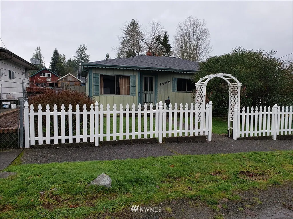 1622 Giles Ave NW photo 1