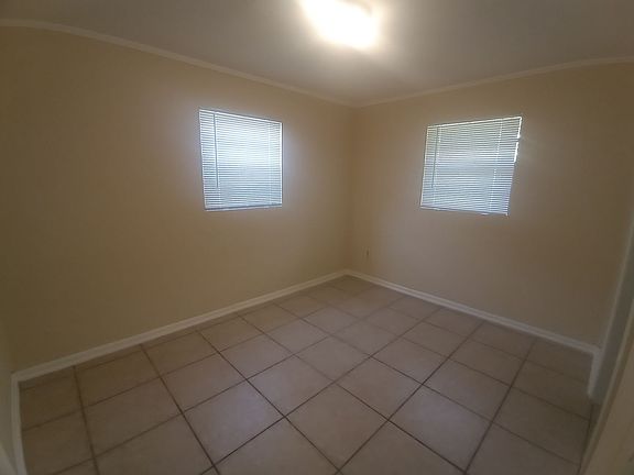 3rd image of 4960 Myrtle Dr APT B