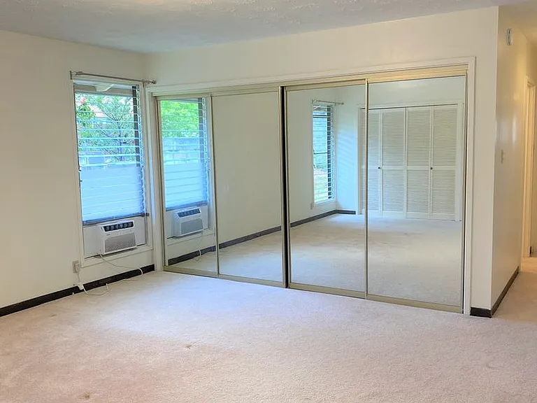 2702 Manoa Rd — Photo 8