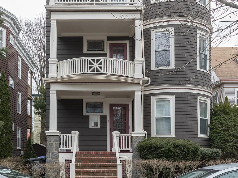 7 Chase St #3 — Photo 1