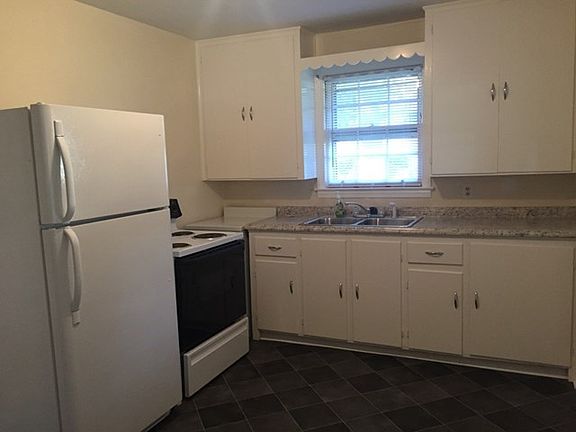 3rd image of 1009 Pine Forest Dr
