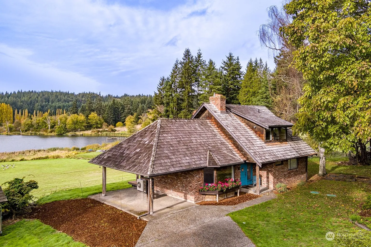 5122 Bayview Road photo 1