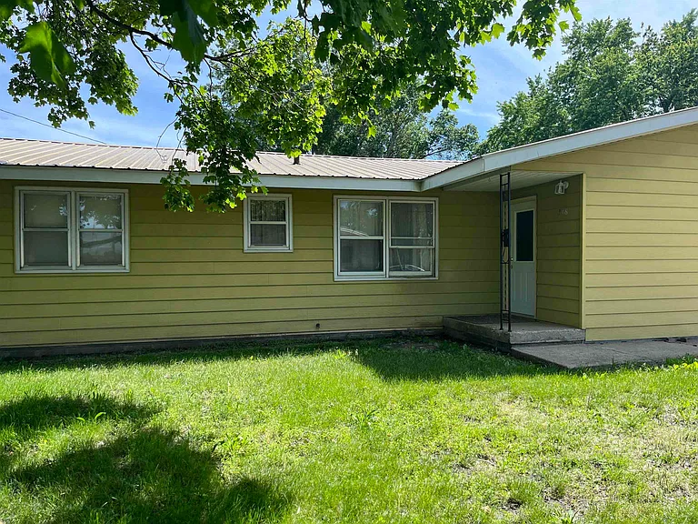 318 E North St — Photo 16