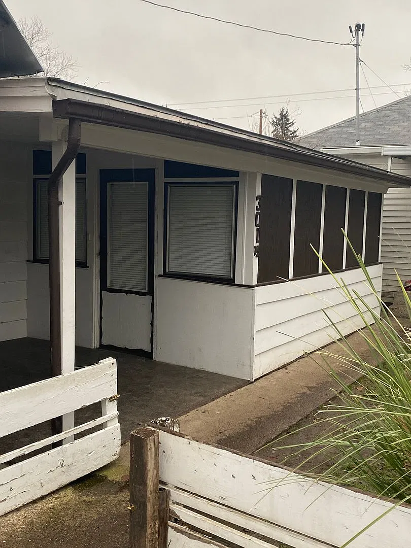 R301- 301 1/2 — Photo 1