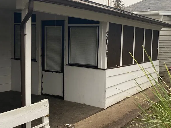 301 N Columbus Ave #1/2, Medford, OR 97501