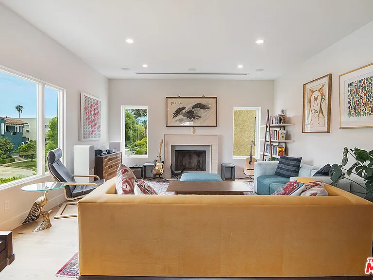 8021 Blackburn Ave #U — Photo 9