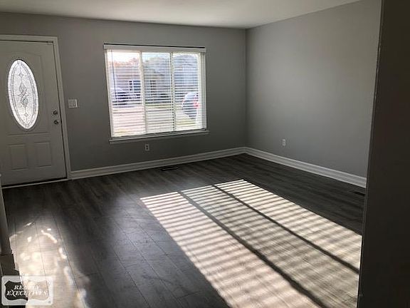 3rd image of 24895 Orchid St