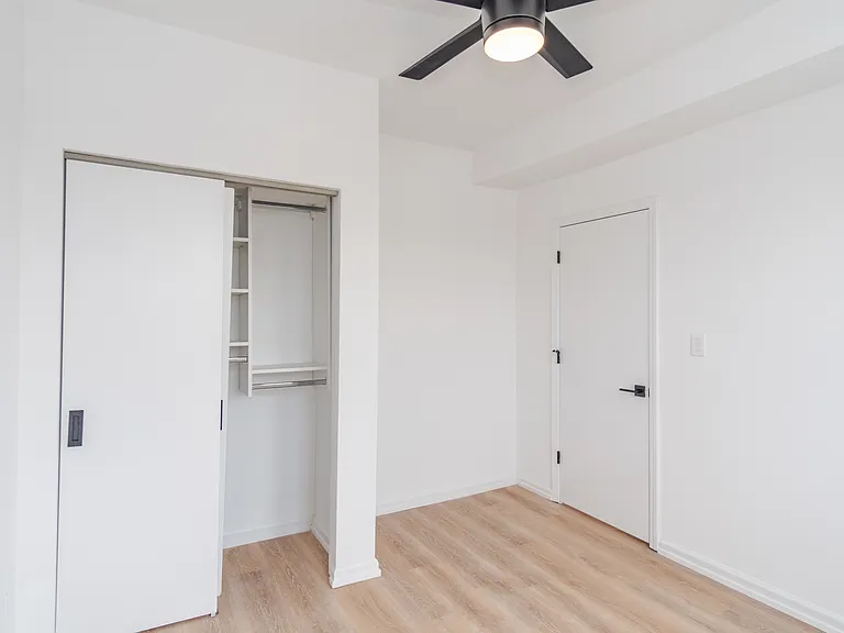 1330 N Artesian Ave #1R — Photo 8
