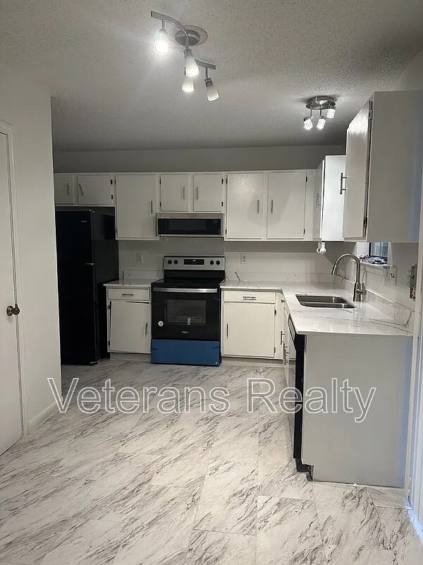 2 bed, 1.5 bath, 1100 sqft, $1,050 — Photo 4