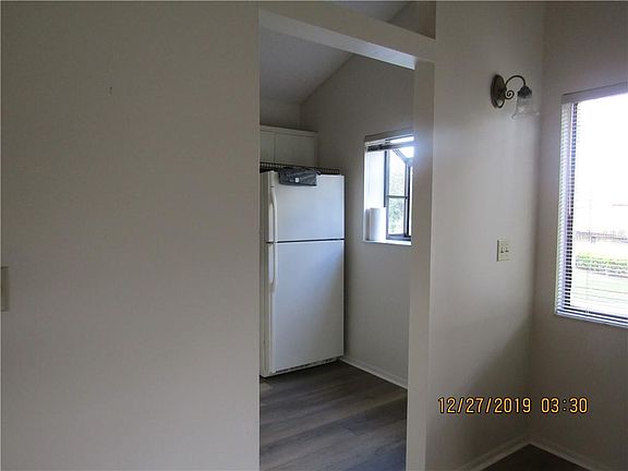 5th image of 5674 Gardens Dr #203