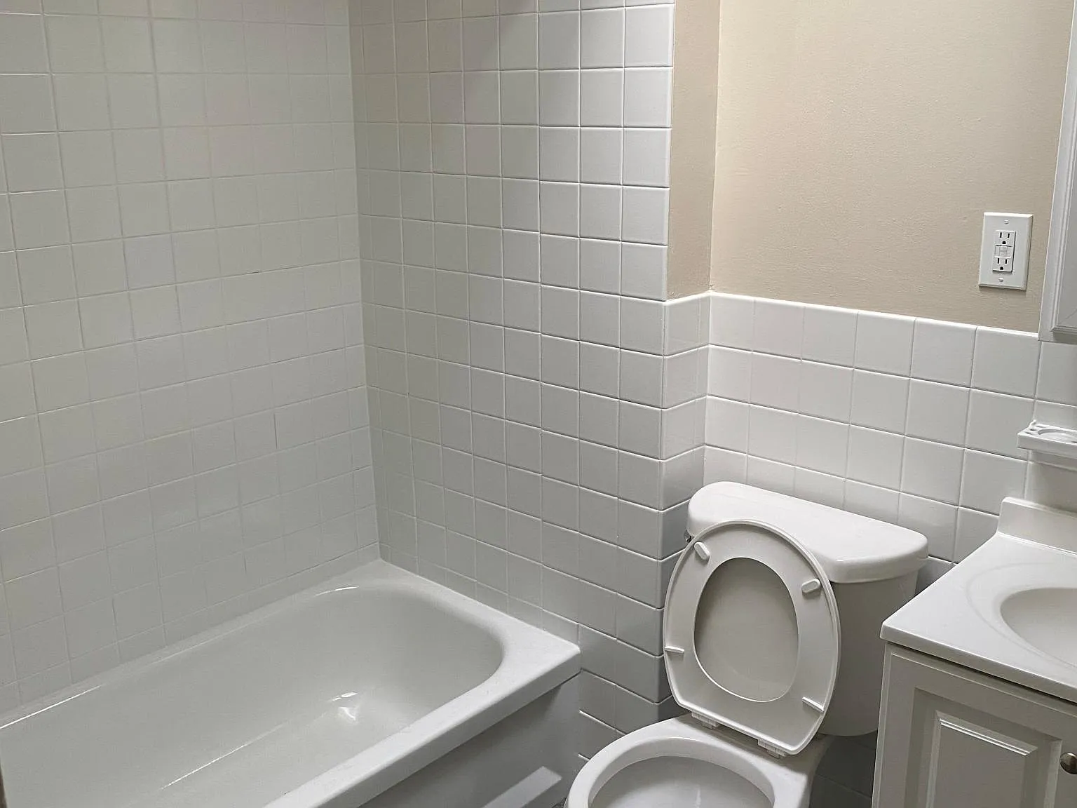 2 bed, 800 sqft, $1,450 — Photo 2
