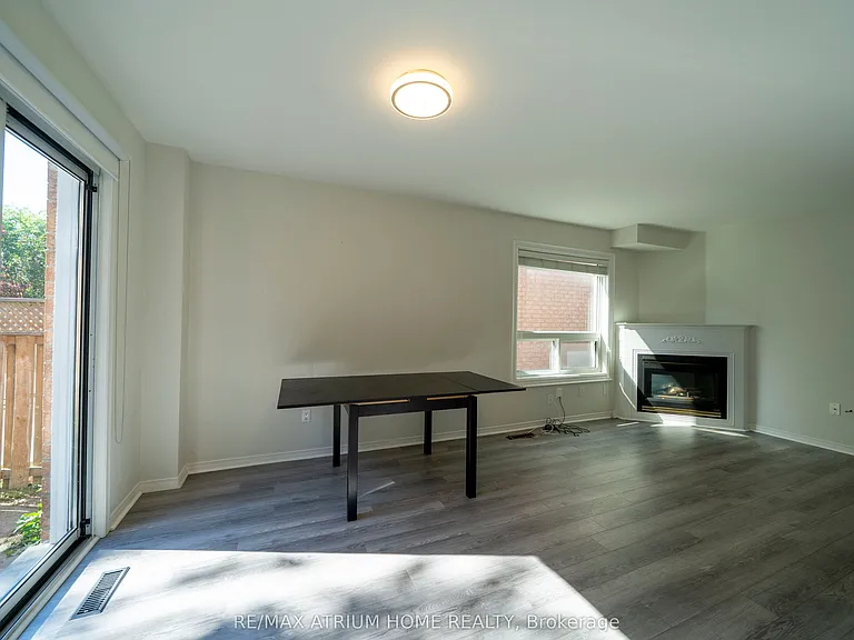 179 Elena Cres — Photo 3