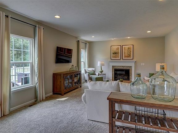 3rd image of 105 Lakeland Way