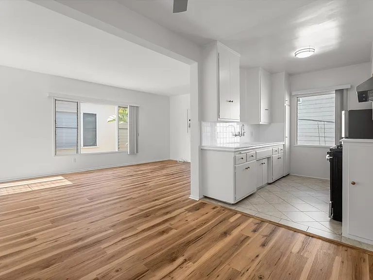 147 N La Peer Dr #9 — Photo 8