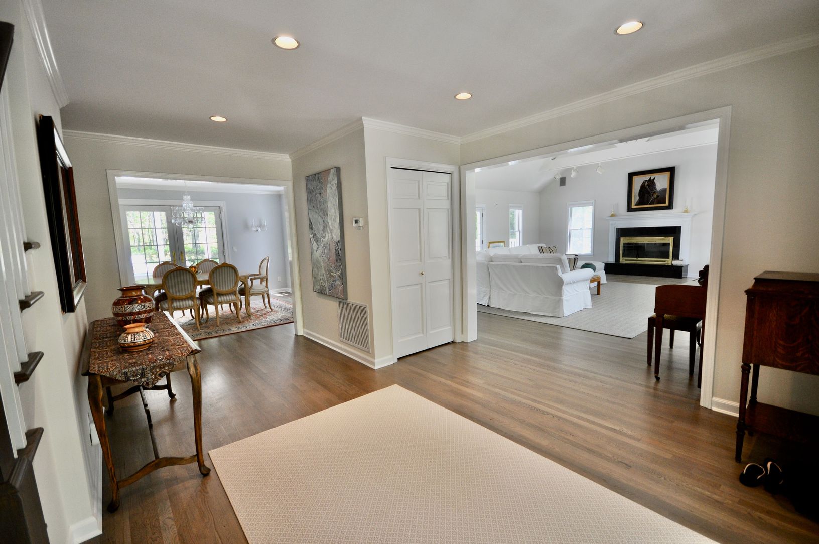  Front Entrance Looking into LR and DR