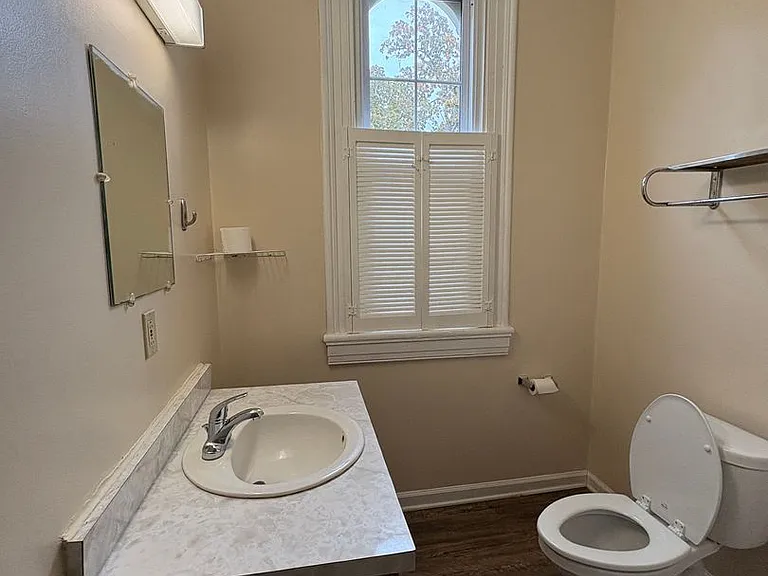 110 Langhorne Ln #4 — Photo 3