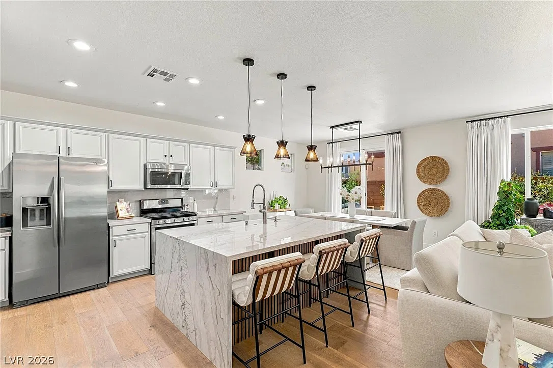 2 bed, 2.5 bath, 1873 sqft, $5,000 — Photo 4