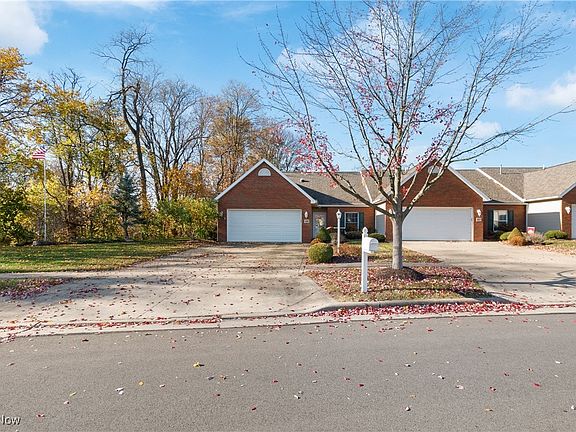 2nd image of 905 Oakbrook Dr